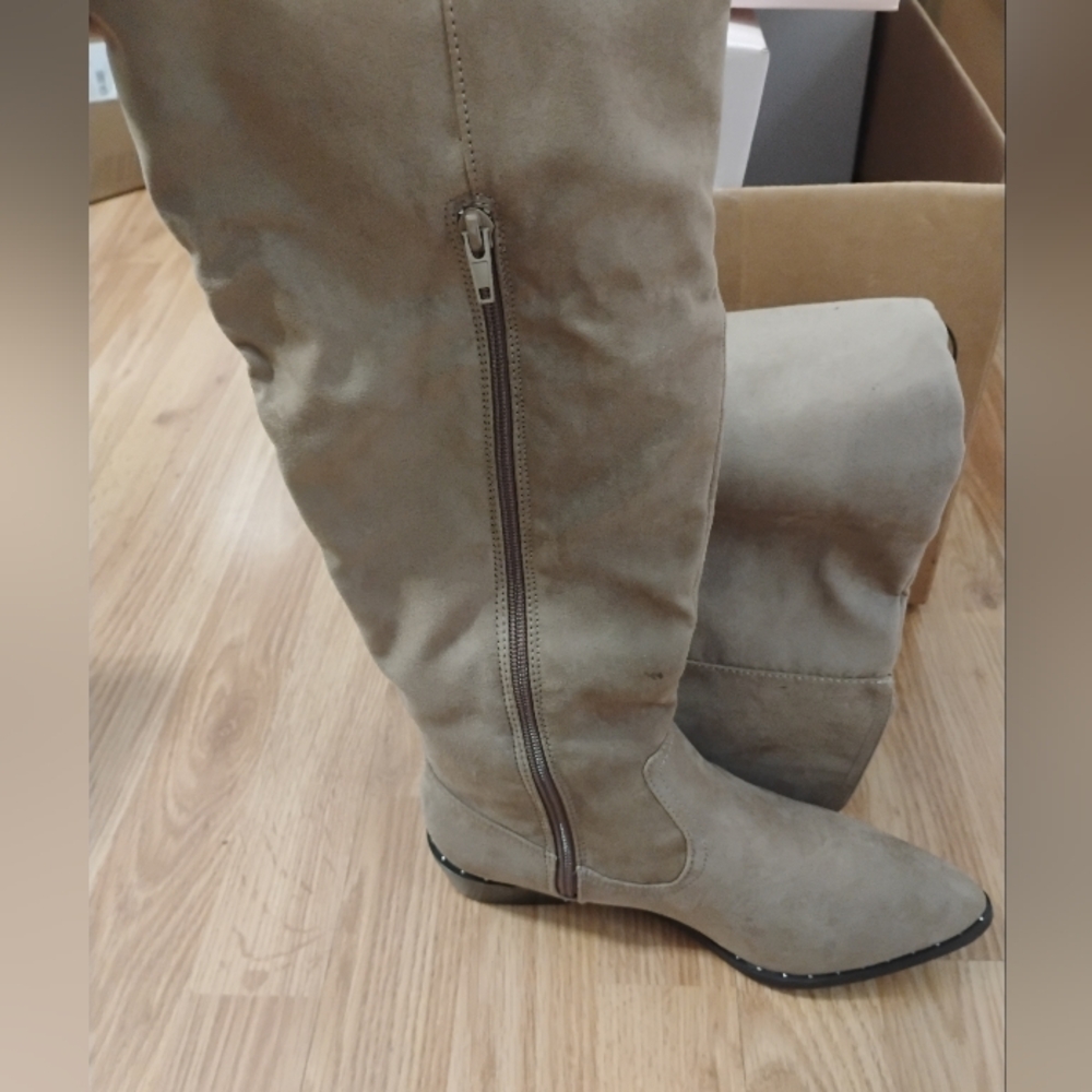 Justfab Flat Boots - Picture 7 of 8